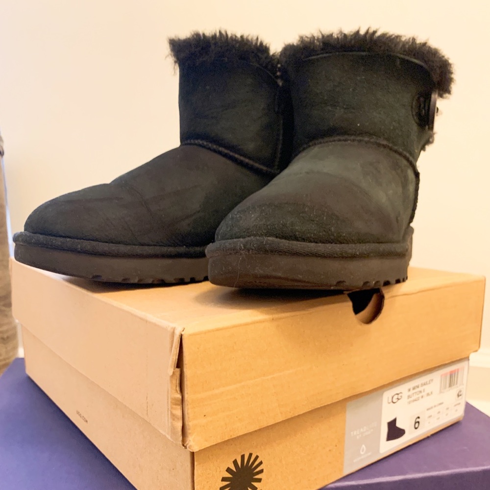 Moving SALE UGG Mini Boots Generation 2 Black US 6